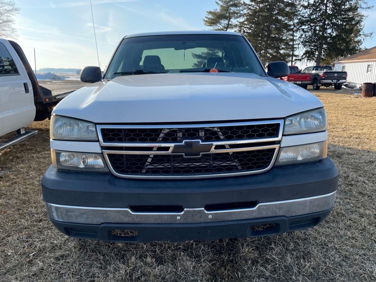 2006-chevrolet-2500-image-17