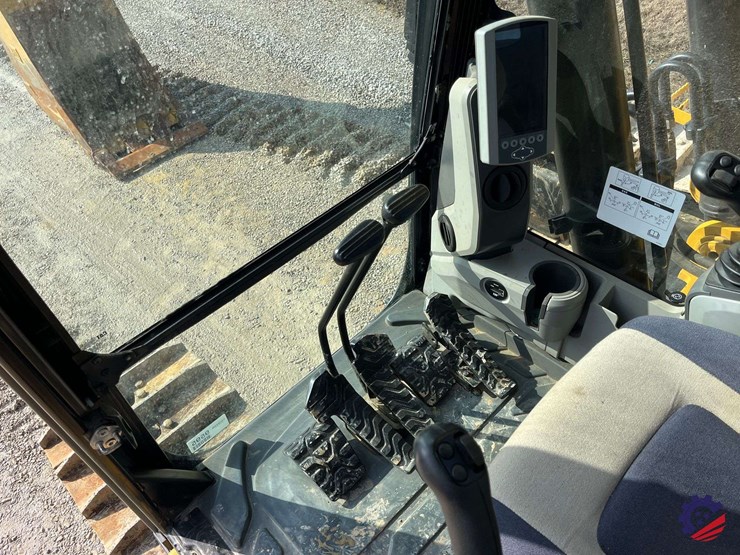 2018-caterpillar-326fl-image-105