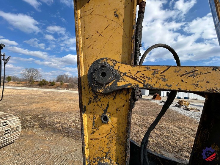 2017-caterpillar-318fl-image-32