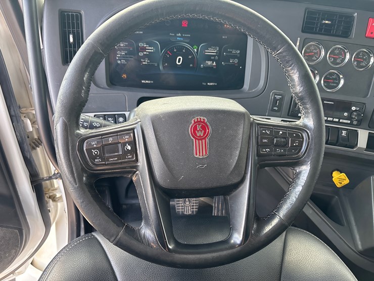 2024-kenworth-t880-image-14