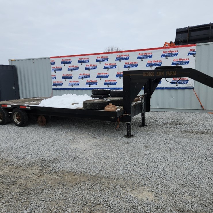 Gooseneck trailer, 17'6" deck, 2' dovetail, 3 axle