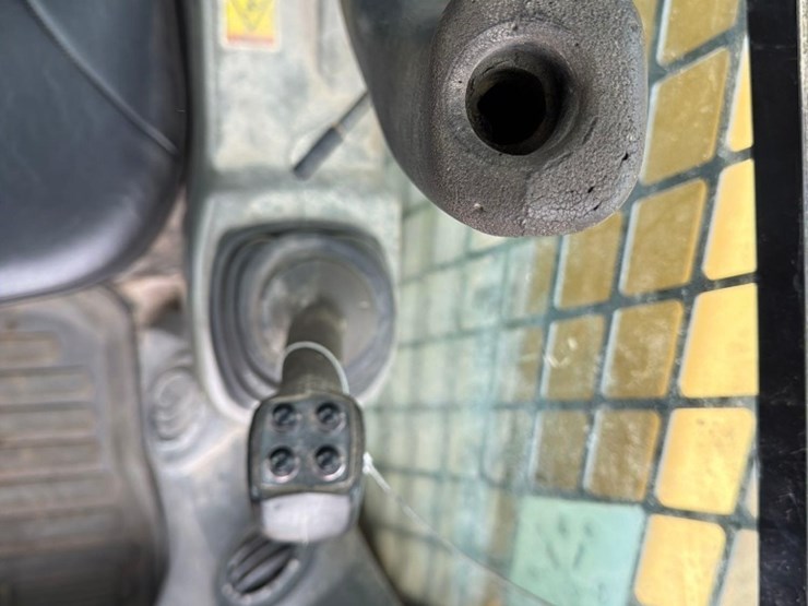 2015-caterpillar-299d-image-18