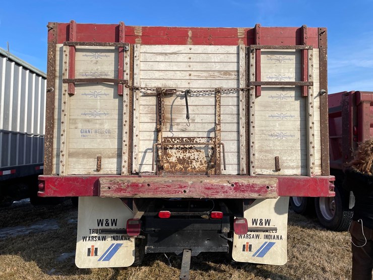 tag-#23,-1982-ih-1754-grain-truck-image-8
