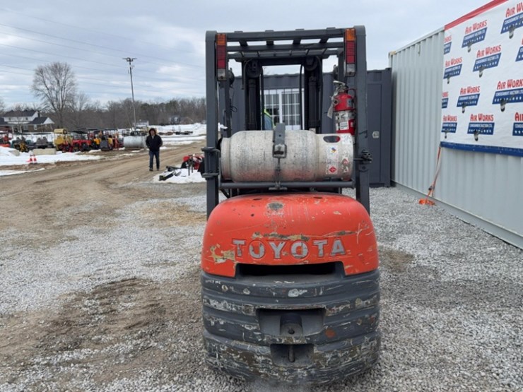 toyota-d565460-forklift,-7709hrs,-lpg,-3-stage-mast,-42"-forks,-solid-wheels-image-5