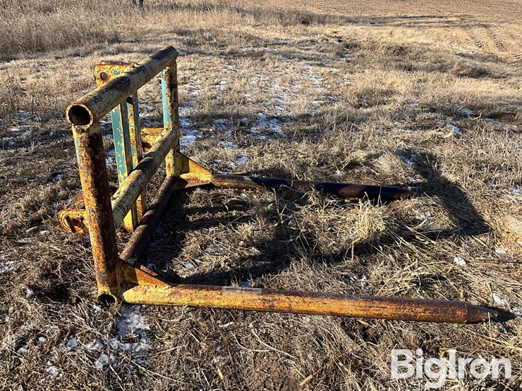 3-pt-heavy-duty-bale-carrier-image-8