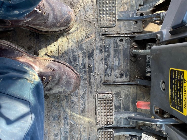 2003-kubota-m9000dtc-image-29