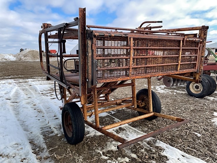 tag-#128,-portable-cattle-chute-w/head-gate-image-5