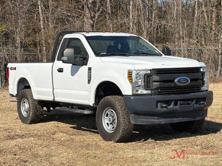 2018-ford-f250-xl-image-1