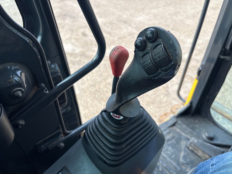 2022-komatsu-pc138us-lc-11-image-26