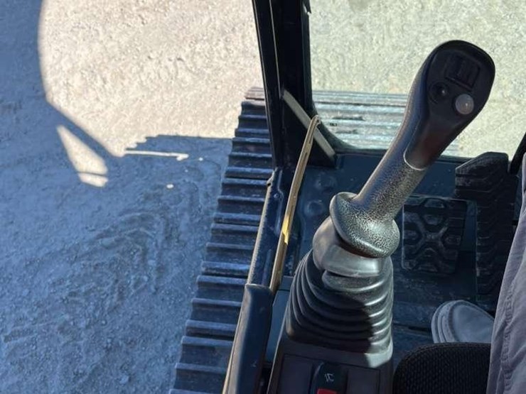 2019-caterpillar-320-image-24