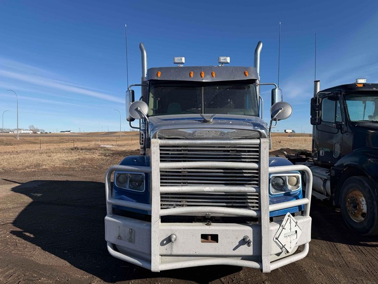 2012-freightliner-coronado-122-sleeper-image-7