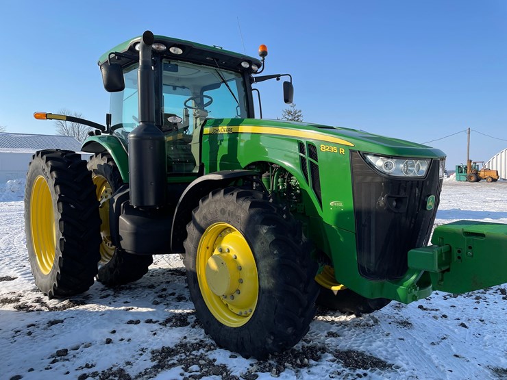 2012-john-deere-8235r-image-16
