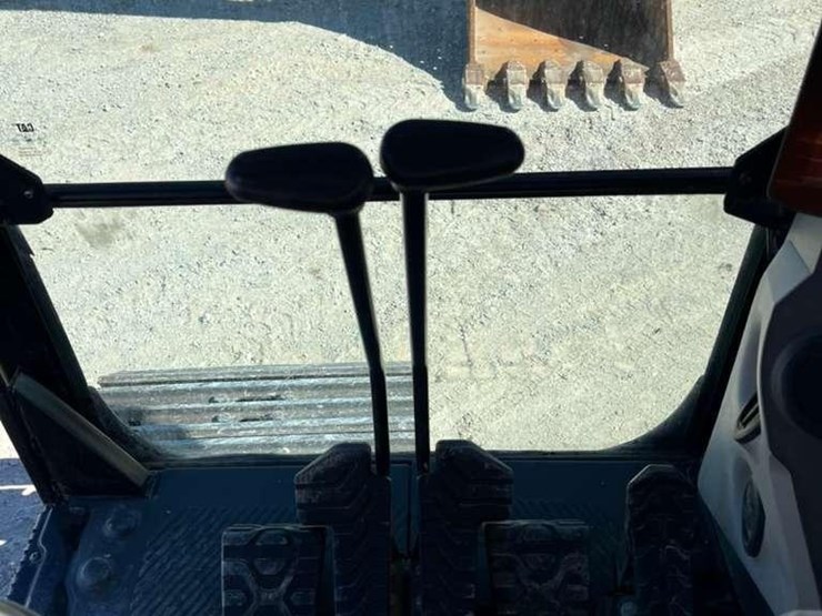 2019-caterpillar-320-image-23