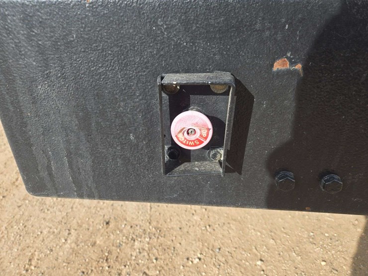 2013-freightliner-m2-106-image-4