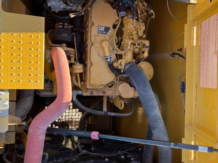 2019-caterpillar-320-image-18