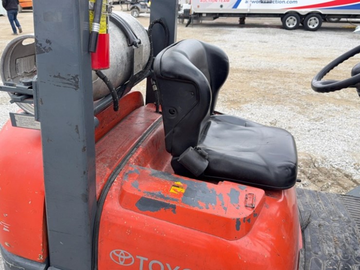 toyota-d565460-forklift,-7709hrs,-lpg,-3-stage-mast,-42"-forks,-solid-wheels-image-10