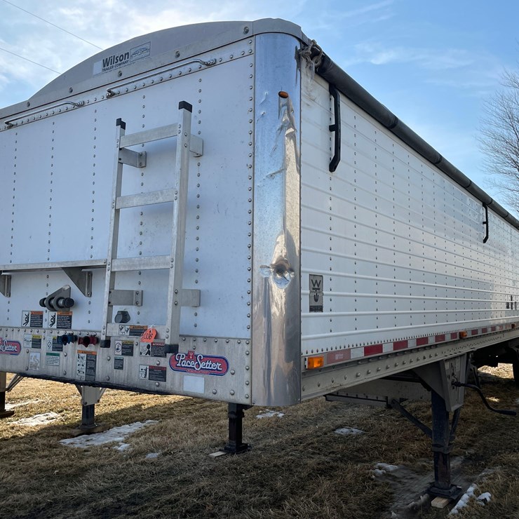 Tag #336, 2011 39' Wilson aluminum trailer w/Ag hoppers