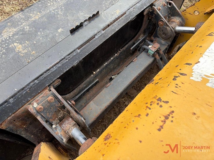 2015-caterpillar-299d-image-10