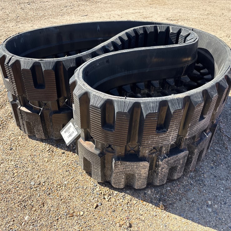 #2799 • UNUSED 450x86SDx60 E3 RUBBER TRACK