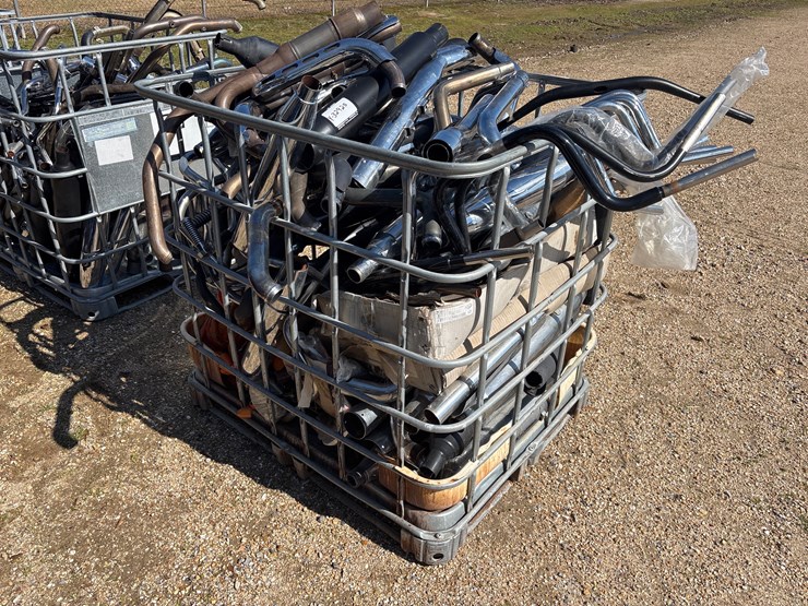 #32925-•-container-of-harley-davidson-exhaust-systems-and-handle-bars-image-2