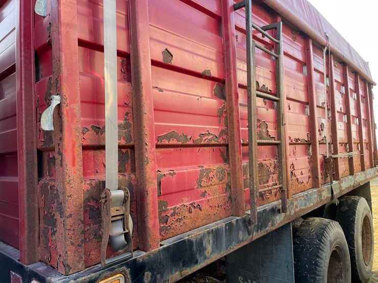 tag-#322,-1978-ih-grain-truck-image-8