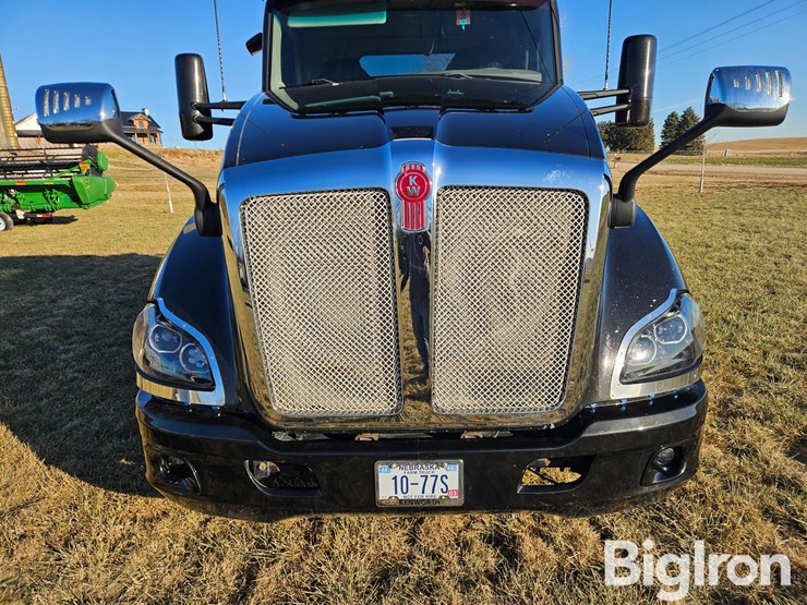 2014-kenworth-t680-image-11