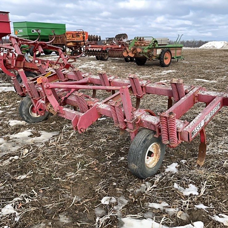 Tag #260, 13 shank Massey Ferguson