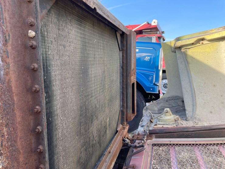 tag-#322,-1978-ih-grain-truck-image-32