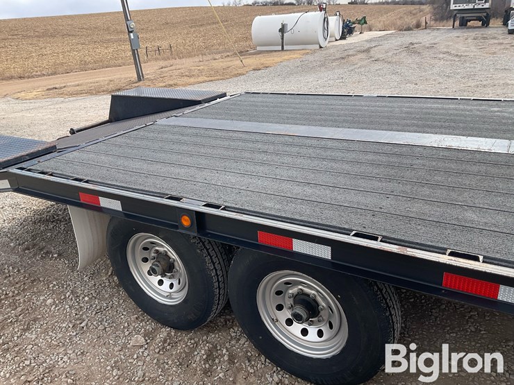 2001-titan-trailer-image-15