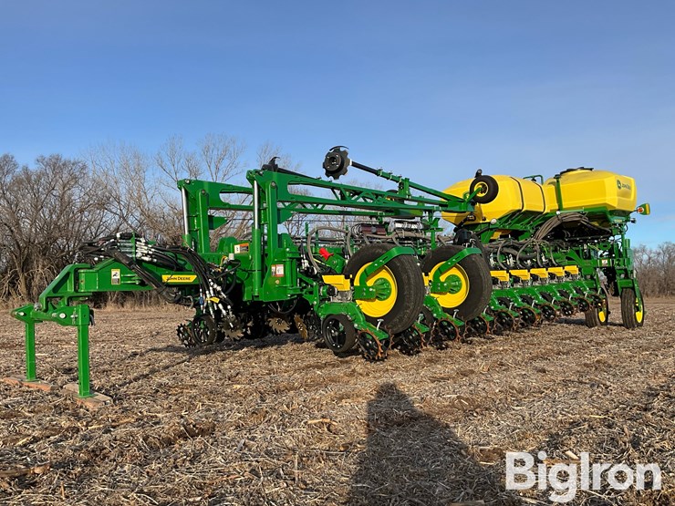 2024-john-deere-1775nt-image-1