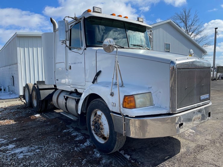 tag-#442,-1993-volvo-semi-tractor-image-16