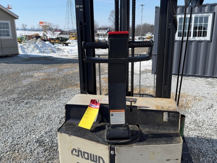d-crown-e-walk-behind-fork-lift-model-e-sn#ga220787,-2-mast,-48"-forks,-incl.-work-hog-charger-image-5