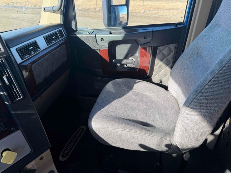 2012-freightliner-coronado-122-sleeper-image-20