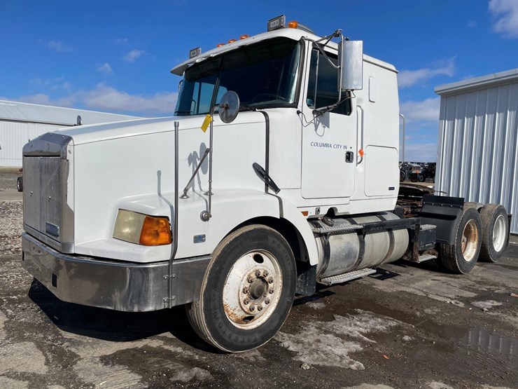 tag-#442,-1993-volvo-semi-tractor-image-1