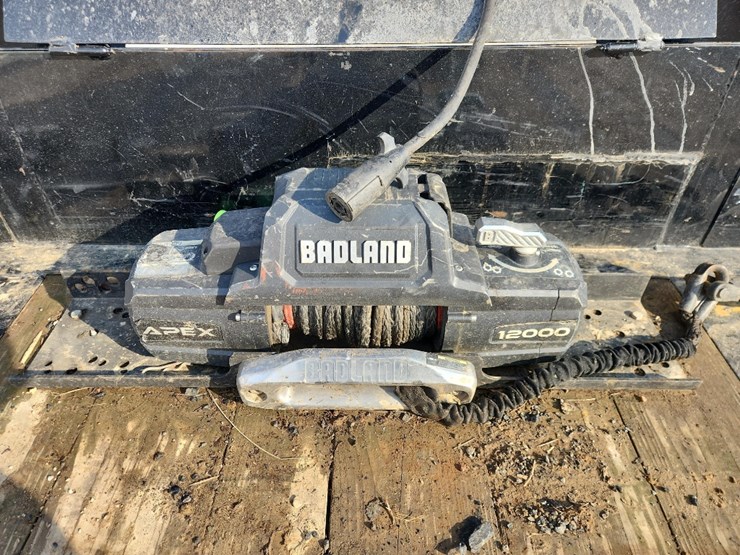 2023-ironbull-tilt-trailer-32'-gooseneck-w/-10'dovetail,-remote,-12,000#-winch-sn#088065-image-8