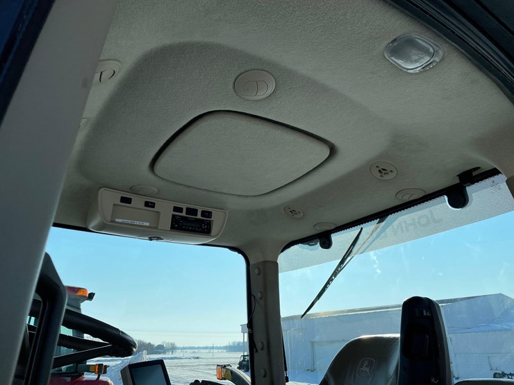 2012-john-deere-8235r-image-23