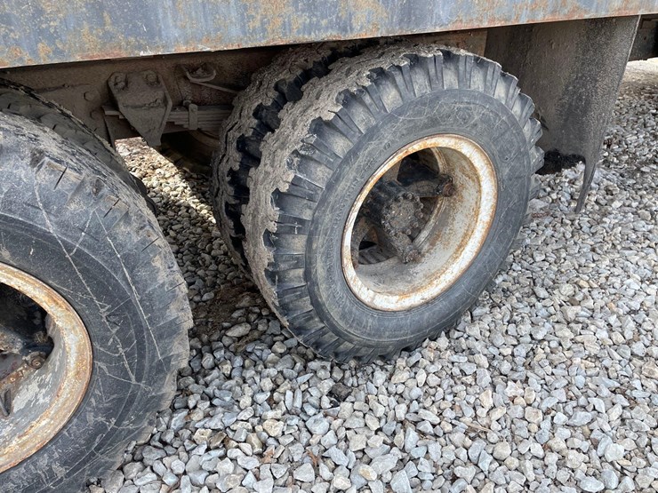 1973-ford-f700-image-13