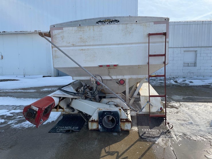 tag-#233,-chandler-16-ton-2-compartment-dry-fertilizer-tender-box-image-3