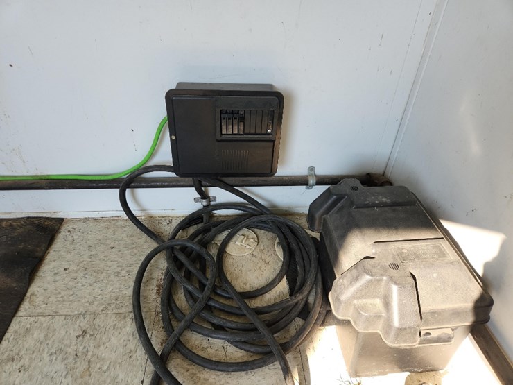 loadmaster-28'-kitchen-trailer,-enclosed,-tandem-axle,-windows,-water-heater,-counters,-sink-image-15