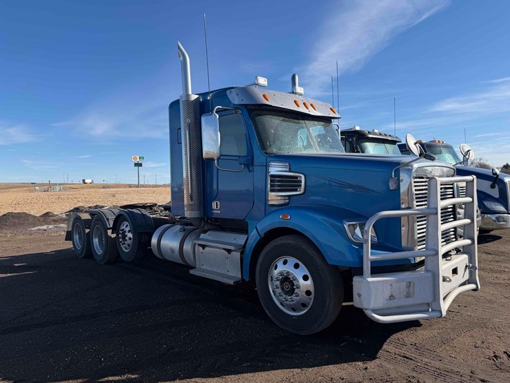 2012-freightliner-coronado-122-sleeper-image-6