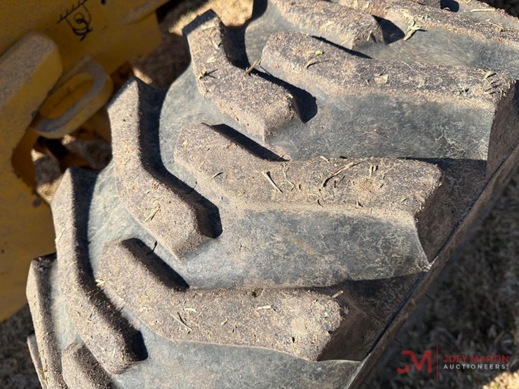 2020-deere-310l-ep-image-11