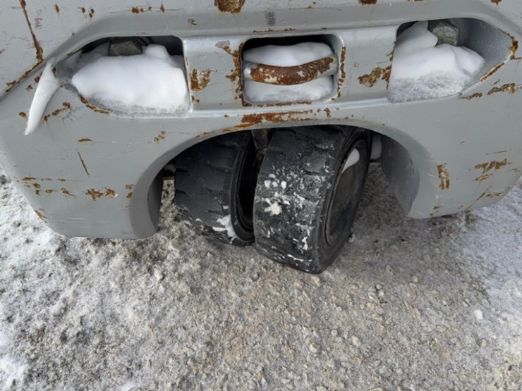 nissan-48"-forks-gray-forklift,-non-running-image-5