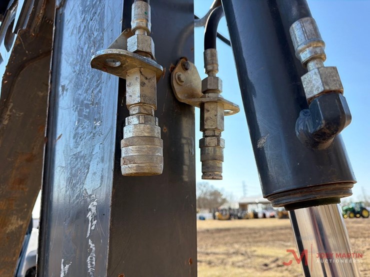 2020-deere-310l-ep-image-16