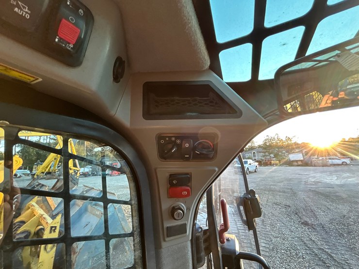 2022-caterpillar-299d3-image-16