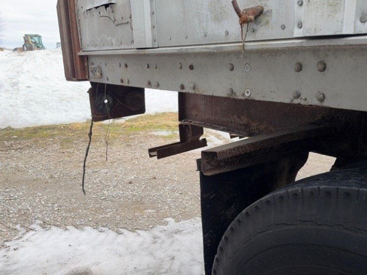 1969-fruehauf-trailer-image-11