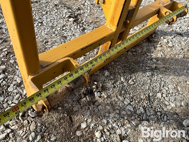 value-eng-3-pt-receiver-hitch-attachment/head-carrier-image-12