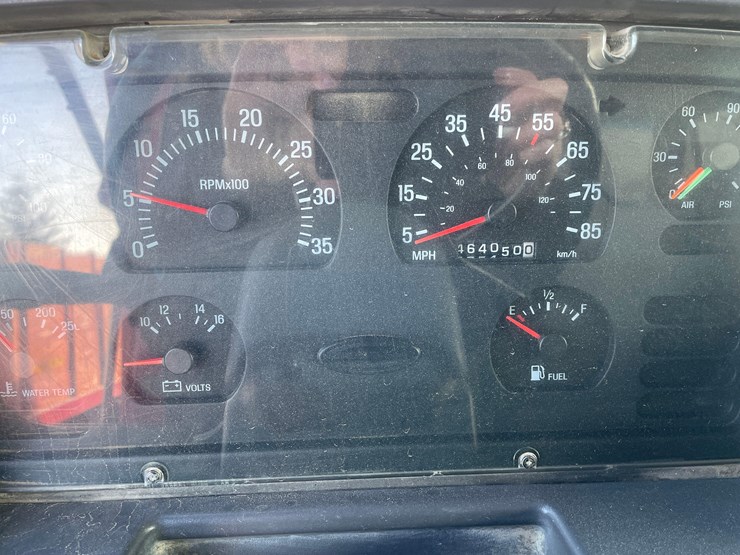 tag-#154,-2000-sterling-tri-axle-dump-truck-image-23