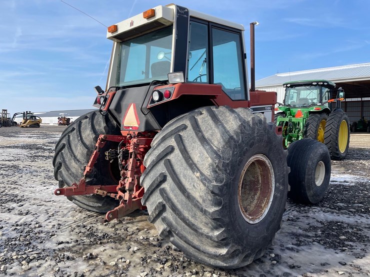 tag-#320,-1981-ih-1586-tractor-image-13