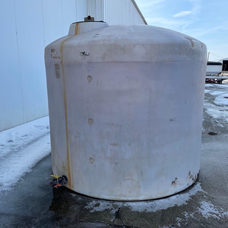 Tag #9, 2000 gal poly tank