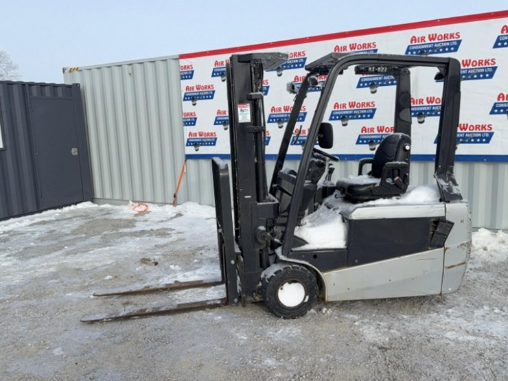 nissan-48"-forks-gray-forklift,-non-running-image-1